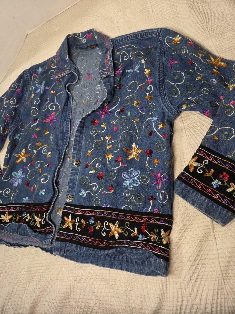 Embroidered Denim Jacket M Floral Button Front Vtg 90's Boho Fairy Cottagecore
